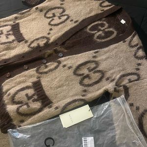 Gucci cardigan wool sweater size medium can fit a small